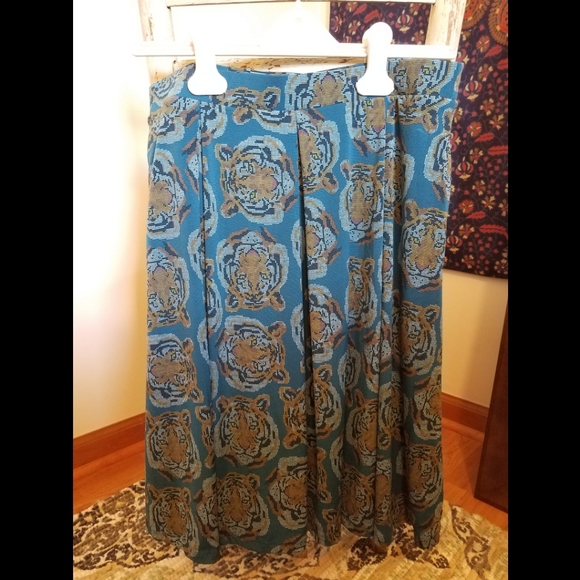 Lularoe blue tiger print Madison skirt size Medium